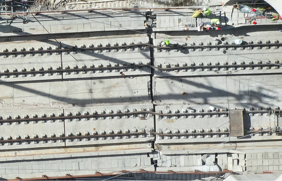 圖4 軌道板側(cè)移與軌道斷裂